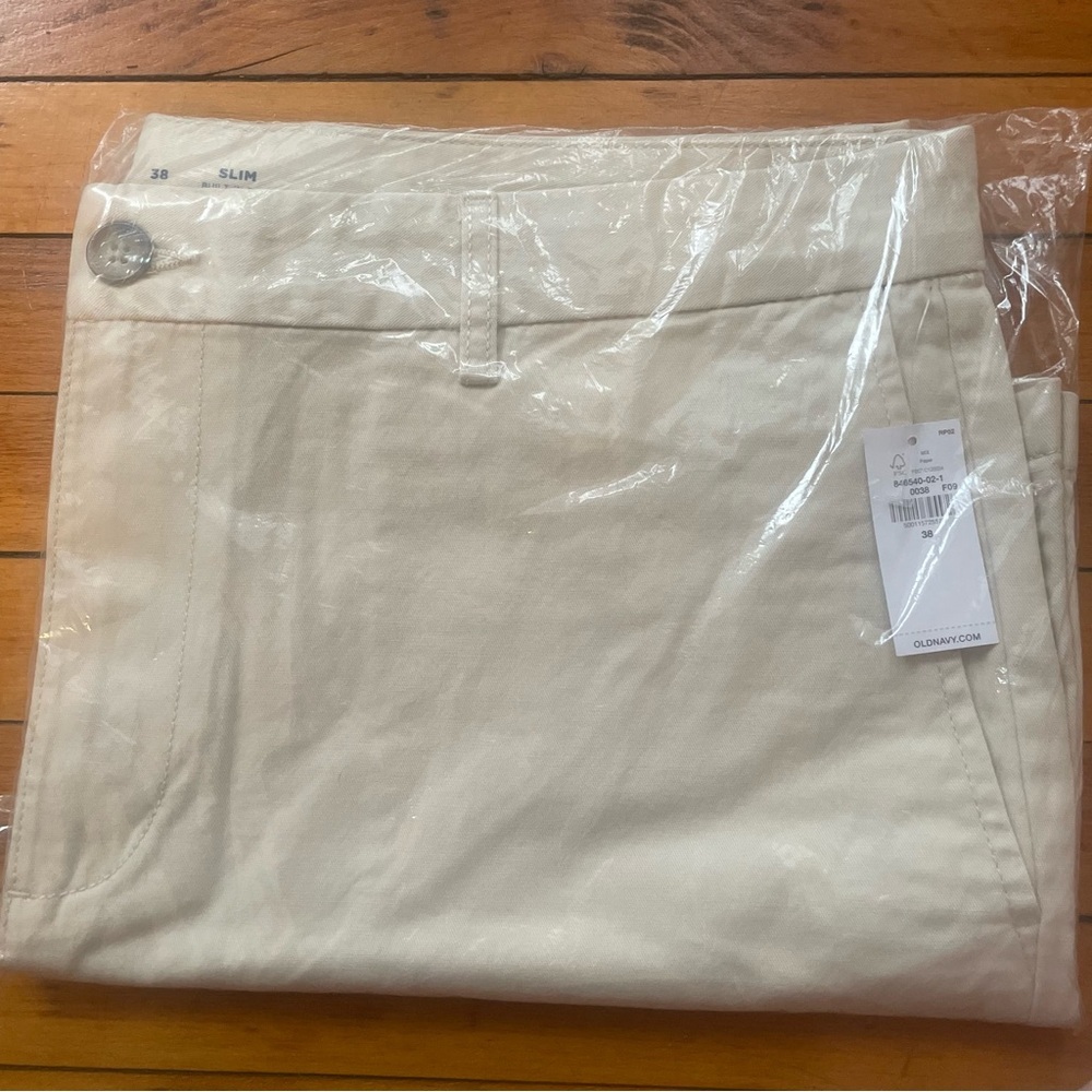 NWT Slim Built-In Flex Rotation 5-inch Inseam Chino Shorts in Wishbone​ - Picture 4 of 9